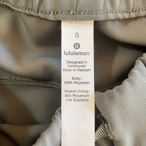 Lululemon Shorts Size 8 - Picture 2 of 3